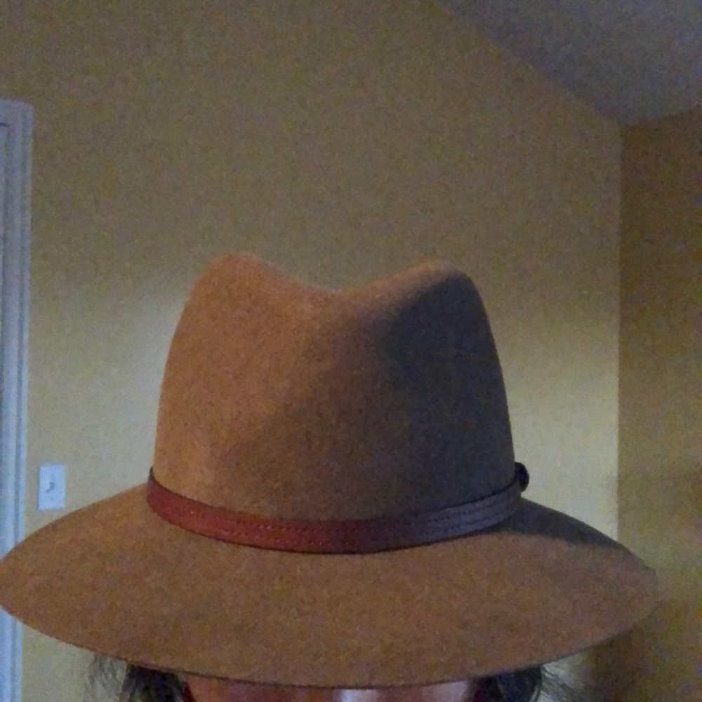 Brown hat by Rag&Bone.